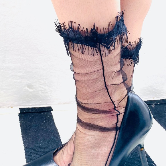 New! Lace Trim Sheer Socks - Picture 4 of 12